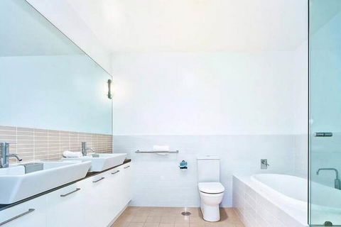 Breeze Beachfront Apartments - Sunshine Coast Guide 3
