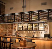 Queens Arms Hotel - Sunshine Coast Guide