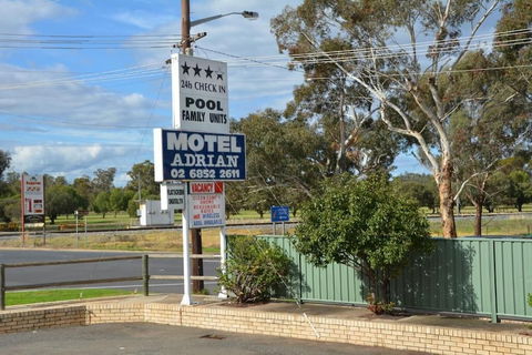 Adrian Motel - Sunshine Coast Guide 3