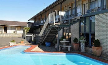 Adrian Motel - Sunshine Coast Guide 6