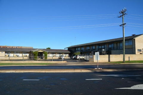 Adrian Motel - Sunshine Coast Guide 5