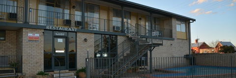 Adrian Motel - Sunshine Coast Guide 0