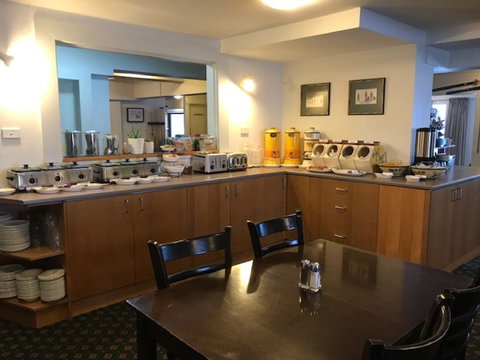 The Lions Lair - Sunshine Coast Guide 1