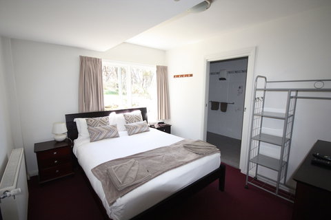 The Lions Lair - Sunshine Coast Guide 6