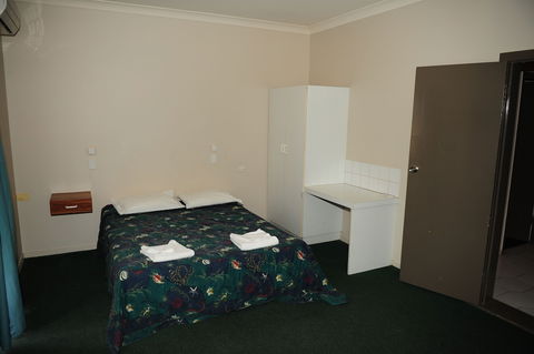 Hotel Allen - Sunshine Coast Guide 3