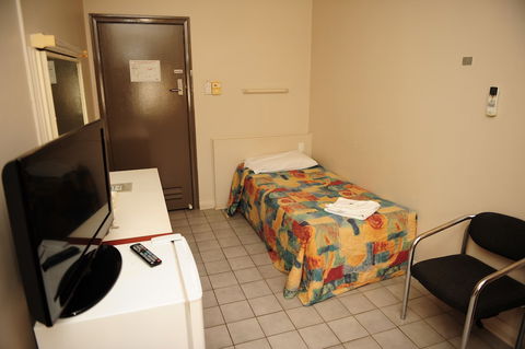 Hotel Allen - Sunshine Coast Guide 0