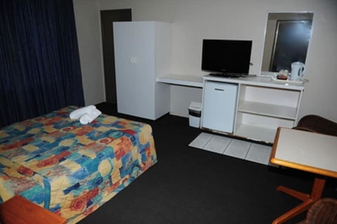 Hotel Allen - Sunshine Coast Guide 2
