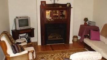 Albury Cottages - Sunshine Coast Guide 3