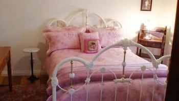 Albury Cottages - Sunshine Coast Guide 4