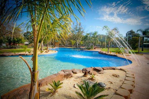 Tasman Holiday Parks - Merool On The Murray - Sunshine Coast Guide 1