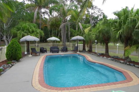 Surfside Resort Motel - Sunshine Coast Guide 2