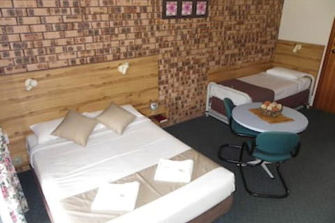 Surfside Resort Motel - Sunshine Coast Guide 5