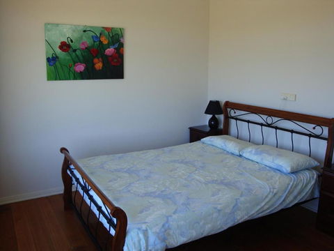 Absolute Waterfront Cottage - Sunshine Coast Guide 6