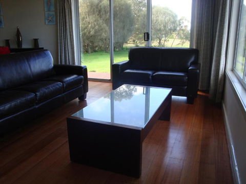 Absolute Waterfront Cottage - Sunshine Coast Guide 2