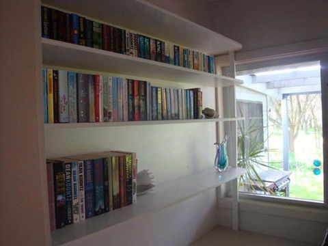 Absolute Waterfront Cottage - Sunshine Coast Guide 1