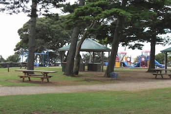 Waterfront At Waves - Sunshine Coast Guide 2