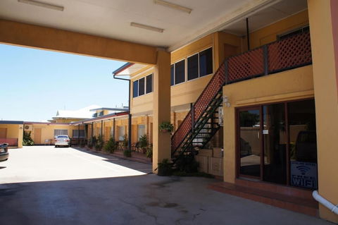 Ayrline Motel - Sunshine Coast Guide 3