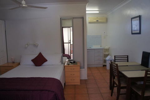 Ayrline Motel - Sunshine Coast Guide 5