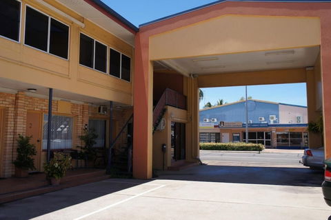 Ayrline Motel - Sunshine Coast Guide 0