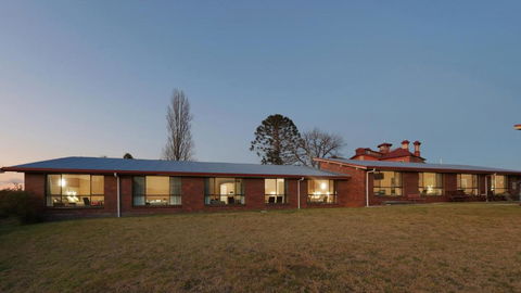 Tenterfield Motor Inn - Sunshine Coast Guide 3
