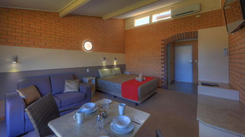 Tenterfield Motor Inn - Sunshine Coast Guide 5