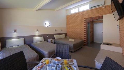Tenterfield Motor Inn - Sunshine Coast Guide 6