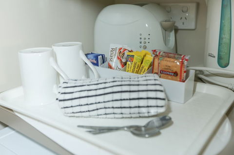 Amber Lodge Motel - Sunshine Coast Guide 3