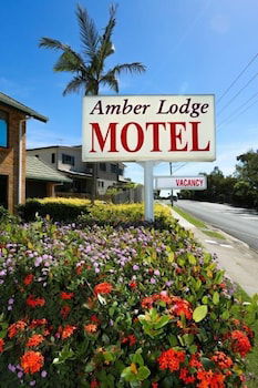 Amber Lodge Motel - Sunshine Coast Guide 0