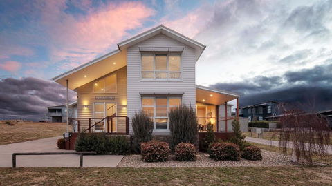 Alpine Snow Angels Retreat Luxurious Snowy Mountains Living - Sunshine Coast Guide 2