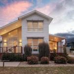 Alpine Snow Angels Retreat Luxurious Snowy Mountains Living - Sunshine Coast Guide 0