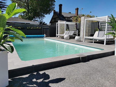 Townhouse Motor Inn - Sunshine Coast Guide 1