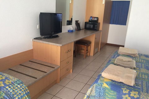Paraway Motel - Sunshine Coast Guide 3