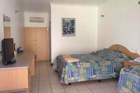 Paraway Motel - Sunshine Coast Guide 5