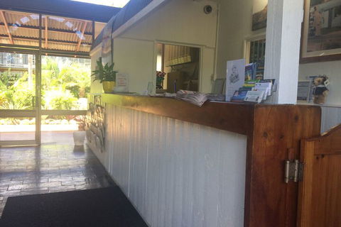 Paraway Motel - Sunshine Coast Guide 1