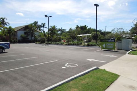 Oonoonba Hotel Motel - Sunshine Coast Guide 3