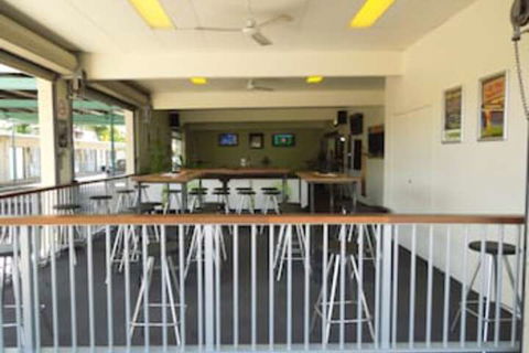 Oonoonba Hotel Motel - Sunshine Coast Guide 1