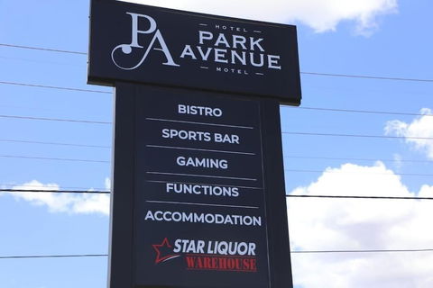Park Avenue Hotel Motel - Sunshine Coast Guide 1