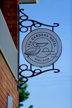 Tea Gardens Hotel - Sunshine Coast Guide 0