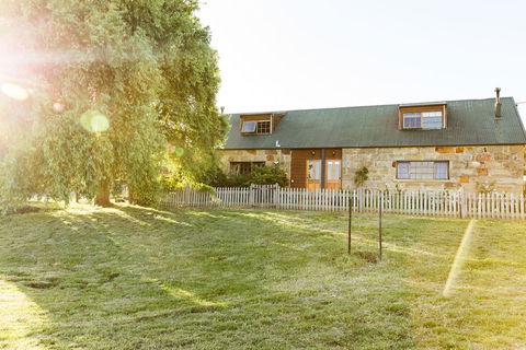 Daisy Bank Cottages - Sunshine Coast Guide 1