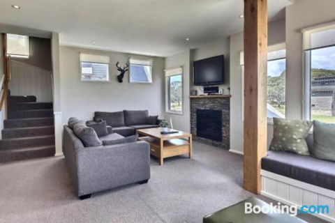 Alpine Edge - Sunshine Coast Guide 6