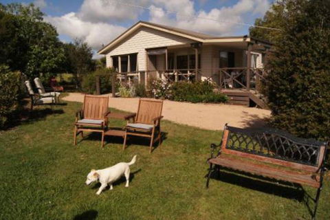 Emerald Hills Cottage - Sunshine Coast Guide 0