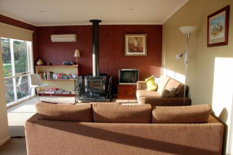 Emerald Hills Cottage - Sunshine Coast Guide 4