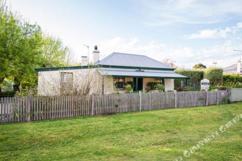 Georgies Cottage - Sunshine Coast Guide 0