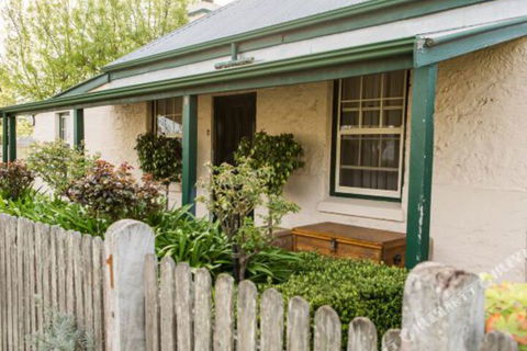 Georgies Cottage - Sunshine Coast Guide 2