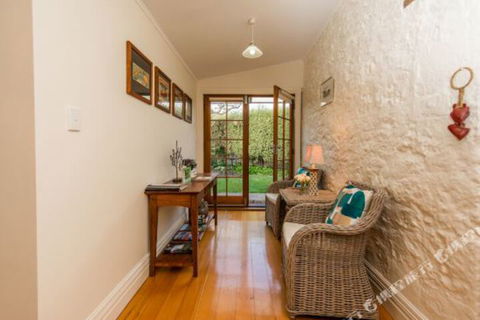 Georgies Cottage - Sunshine Coast Guide 7