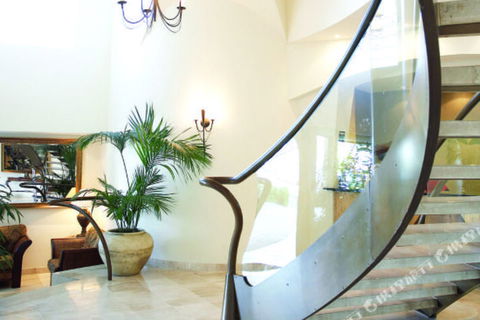 Zanzibar 802 - Sunshine Coast Guide 5
