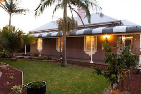 Shellharbour Village Motel - Sunshine Coast Guide 2