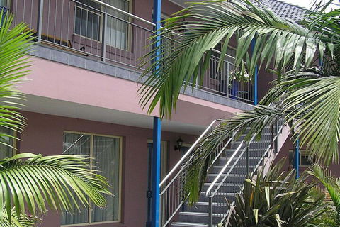 Shellharbour Village Motel - Sunshine Coast Guide 1