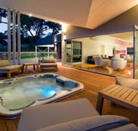 Cinque - Sunshine Coast Guide
