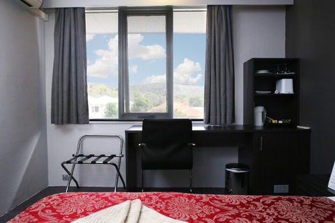 White Manor Motel - Sunshine Coast Guide 6